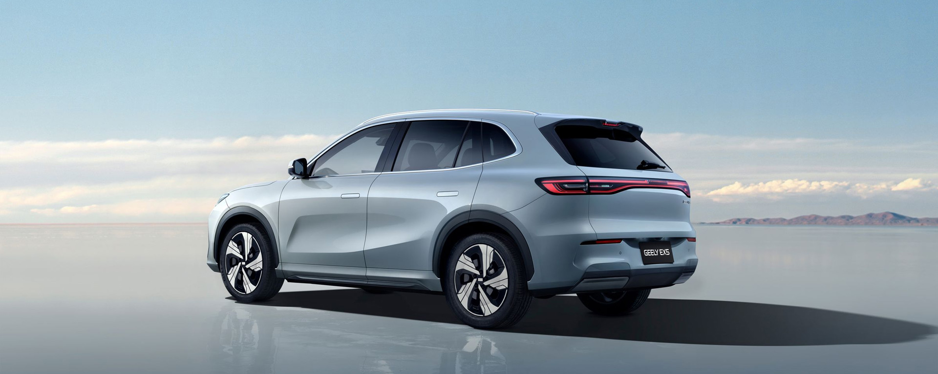 Geely EX5 side profile with privacy glass